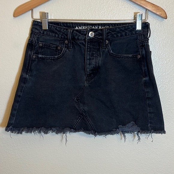 AMERICAN Eagle Outfitters Black Frayed Hem Mini Jean Skirt - Picture 1 of 16